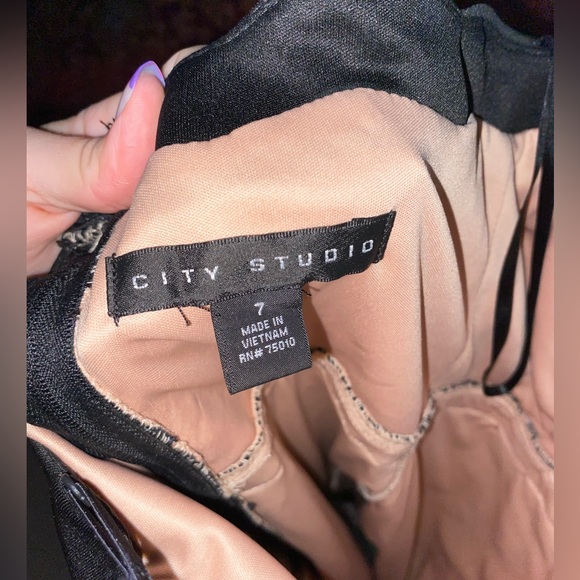 Lace Evening Dress - Picture 3 of 3